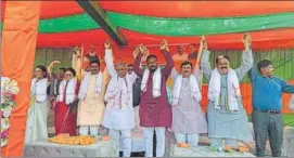  ?? HT PHOTO ?? BJP state president Babulal Marandi with other party leaders during a public meeting in support of party candidate Sameer Oraon ahead of the Lok Sabha elections, in Mandar on Saturday.