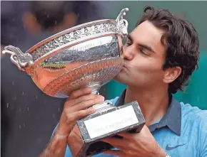  ??  ?? Roger Federer celebrates his victory in the men's singles final of the 2009 French Open in Paris.