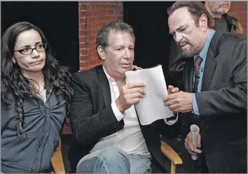  ?? Jeff Kravitz FilmMagic Inc ?? LARRY SANDERS’ ‘PIT BULL’ Rip Torn, right, Garry Shandling and Janeane Garofalo in an episode of the HBO series “The Larry Sanders Show.” Torn’s work on the show earned him an Emmy for outstandin­g supporting actor in a comedy series.