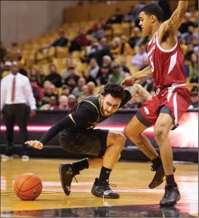  ?? Associated Press ?? Loose ball: Missouri's Jordan Geist, left, loses control of the ball in front of Arkansas' Jalen Harris, right, during the second half of an NCAA college basketball game Tuesday in Columbia, Mo.