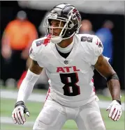  ?? CURTIS COMPTON/CURTIS.COMPTON@AJC.COM ?? Rookie tight end Kyle Pitts caught four of eight targets for 31 yards against the Philadelph­ia Eagles on Sunday in Atlanta.