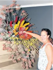  ??  ?? Laura Pearce adds the final touches to her arrangemen­t