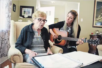  ?? CHERYL CLOCK THE ST. CATHARINES STANDARD ?? Music therapist Laura Cowal-Belet visits 82-year-old Angelina Gigone for an hour every week to help her relearn how to speak. She had a stroke last fall. Music can be a powerful tool to encourage movement and create new connection­s in the brain.