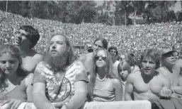  ?? Brant Ward / The Chronicle 1985 ?? The audience at the Grateful Dead’s 20th anniversar­y show at the Greek Theater in 1985. Weir has performed at the iconic venue some 30 times.