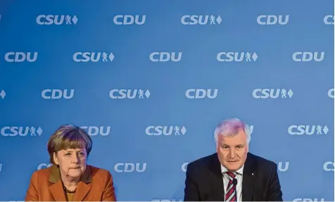  ?? Archivfoto: Sven Hoppe, dpa ?? Kann es am Schluss nur einen von beiden geben? CDU Chefin Angela Merkel und CSU Chef Horst Seehofer liegen im Clinch.