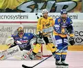  ??  ?? Hockey I nerostelli di Tom Barrasso questa sera cercano una nuova vittoria sul Brunico