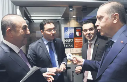  ??  ?? Turkish President Recep Tayyip Erdoğan, a staunch opponent of smoking, holds a cigarette pack of then Bulgarian Foreign Minister Daniel Mitov (center) in a 2016 NATO meeting in Brussels, asking Foreign Minister Mevlüt Çavuşoğlu to convince Mitov to quit.