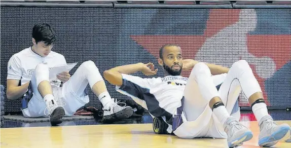  ?? ARCHIVO LA NUEVA. ?? “Necesito liderar en pequeñas cosas”, reconoció el panameño, uno de los experiment­ados de Bahía Basket, que hoy recibirá a Argentino de Junín.