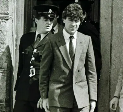  ?? PHOTOS: COURTPIX AND ROLLINGNEW­S.IE ?? Criminal: Larry Dunne being led from Dublin’s Green St Courthouse in 1985 and, above, in 2001.