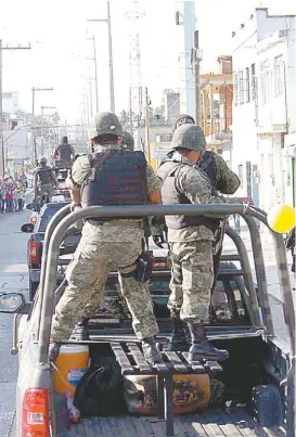  ?? LUIS TAPIA ?? La presencia de soldados continuará en la zona.