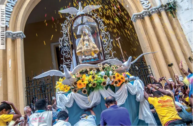  ??  ?? Cada 8 de septiembre la Iglesia de la virgen de La Caridad del Cobre es el punto de encuentro de muchos fieles. Every Sept. 8, the Church of the Virgin of Charity is the meeting point for many worshipers.