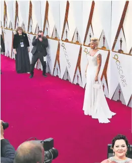  ??  ?? Issues on their sleeves: Mary J Blige at last year’s Oscars. Top right, female Democrats wore white at the union address. Right, A-lister Melissa Mccarthy. Left, Kevin Hart and a Time’s Up pin