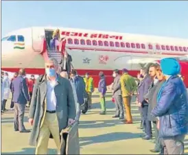  ?? ANI ?? Foreign envoys arrive in Srinagar on Wednesday.