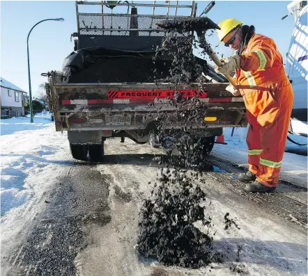  ?? PNG FILES ?? A Vancouver city crew was out in full force earlier this year to fill in some of the many potholes that popped up along William Street in east Vancouver.