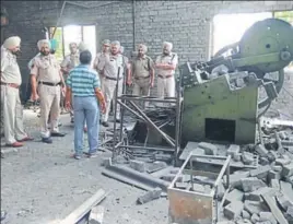  ?? HT PHOTO ?? Police inspecting the factory site where the blast took place near Barnala on Wednesday.