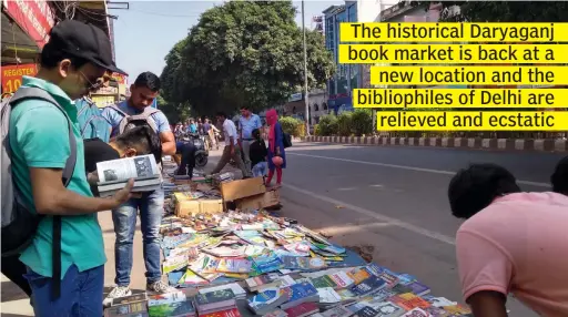  ??  ?? Enthusiast­ic book lovers bargaining at the erstwhile Sunday book market in Daryaganj