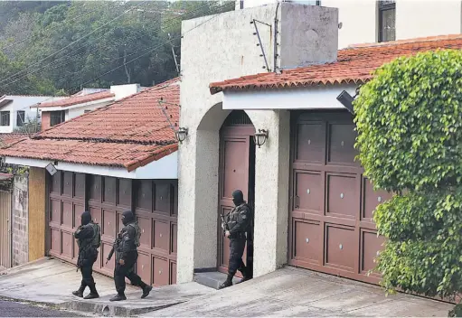  ??  ?? No aplica. La residencia de Leonel Flores en la colonia Escalón está hipotecada y no aplica para los embargos.