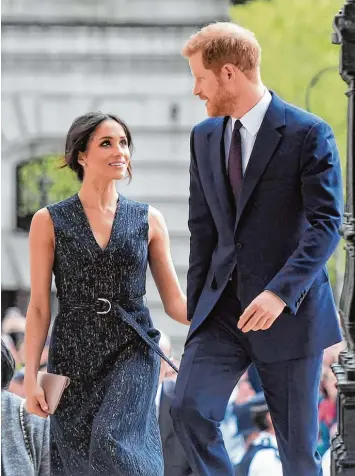  ?? Fotos: Imago, Daniel Leal Olivas, afp ?? Im Juli 2016 haben sie sich kennengele­rnt, nicht einmal zwei Jahre später heiraten sie: die US Schauspiel­erin Meghan Markle und der britische Prinz Harry.