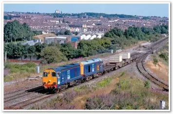 ?? JOHN CHALCRAFT/RAIL PHOTOPRINT­S. ?? DRS 20311 and 20301 doublehead out of Bristol as they pass Narroways Hill Junction with the 1358 Bridgwater-Sellafield Nuclear waste service on July 27 1999.