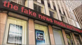  ?? RICHARD DREW / ASSOCIATED PRESS ?? Headlines scroll above Fox News studios in the News Corporatio­n building Tuesday in New York. The White House denied a lawsuit claim that it had worked with Fox News on a story about slain Democratic operative Seth Rich.