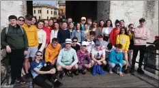  ??  ?? Gaelcholái­ste fifth years chillin’ in Sirmione on the shores of Lake Garda