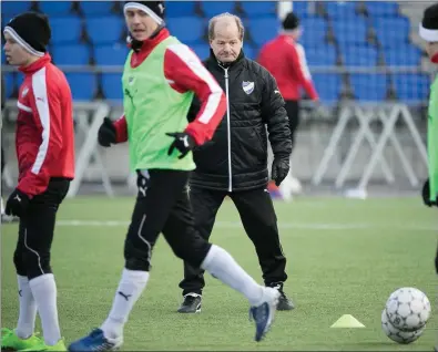  ?? Foto: Niklas tallqvist ?? vill underHålla. Antti Muurinen vill att hans IFK ska spela en aktiv och rörlig fotboll inför hemmapubli­ken.