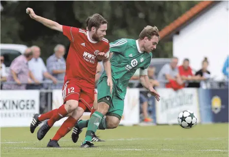  ?? ARCHIVFOTO: THOMAS WARNACK ?? Der FC Wangen hofft auf die Rückkehr von Kapitän Simon Wetzel (links).