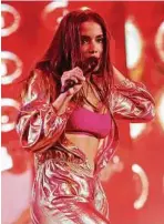  ?? Douglas Shineidr / AFP/Getty Images ?? Anitta, en su concierto de Año Nuevo, en la playa de Copacabana.