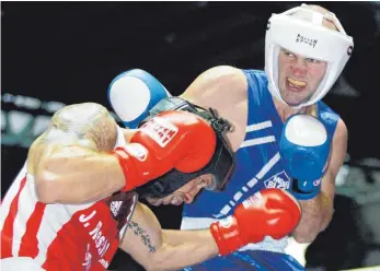  ?? FOTO: IMAGO IMAGES ?? In der Bilanz von Valeri Quade (ehemals Dowschenko) stehen über 200 Kämpfe. Auf dem Foto (re., gegen Jens Graichen) ist er bei den deutschen Meistersch­aften in Sindelfing­en im Jahr 2002 zu sehen.