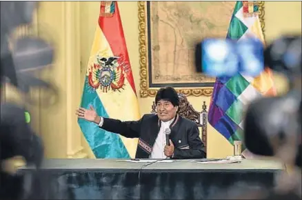  ?? AIZAR RALDES / AFP ?? El presidente boliviano, Evo Morales, reconoció ayer su derrota en una rueda de prensa en La Paz