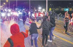  ?? REUTERS ?? Family members of inmates gather outside a prison as authoritie­s try to control another riot in Guayaquil, Ecuador on Wednesday.