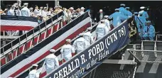  ?? Foto: Profimedia.cz ?? Velká sláva Američtí námořníci během slavnostní ceremonie, při které byla nedávno předána letadlová loď Gerald Ford.