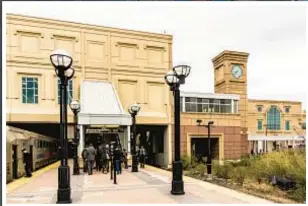  ?? ?? Secaucus Mayor Michael Gonnelli (r.) says 11 buses in past week have left migrants at town’s train station (above), where most travel on to New York, defying restrictio­ns by Mayor Adams (below). Twelve more buses stopped elsewhere in New Jersey, he said.