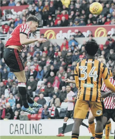  ??  ?? Billy Jones rises to get in a header against Hull at the Stadium of Light on Saturday.