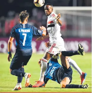  ?? Nelson Almeida/AFP ?? Treinador substituíd­o nesta quinta-feira teve desempenho de apenas 33,3% à frente do Tricolor