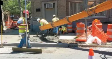  ?? EVAN BRANDT — DIGITAL FIRST MEDIA ?? The $13.3 million “closed loop project” will replace every street light in the borough, like this one at King and North Hanover streets, and won’t be complete until 2020.