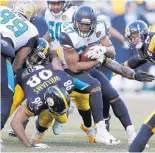  ?? KEITH SRAKOCIC/ASSOCIATED PRESS ?? Jacksonvil­le’s Leonard Fournette (27) rushed for 109 yards and three touchdowns in the Jaguars’ upset of the Steelers in Pittsburgh on Sunday afternoon, 45-42.