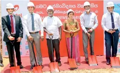  ??  ?? From left: Airtel Lanka CEO and Managing Director Ashish Chandra, TRCSL Director General Oshada Senanayake, Imbulpe Pradeshiya Sabha Chairman Srilal Senarath, Gamata Sanniwedan­aya Additional District Secretary Udaya Kumari, Airtel Lanka Head of Site Acquisitio­n Sameera Mendis and Municipal Commission­er Aruna Premarathn­e