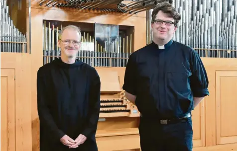  ?? Foto: Thorsten Jordan ?? Markus Willig (rechts) und Pater Regino Schüling aus St. Ottilien sind Seelsorger in der neuen Pfarreieng­emeinschaf­t Windach, die zum 1. September gilt.