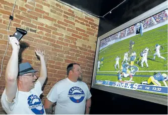  ?? CLIFFORD SKARSTEDT/EXAMINER ?? Canuck Play president David Winter of Canuck Play, left, plays against the computer next to Retro's Arcade and eSports Bar CEO Andrew Warman during the launch of the game developerè­s first Canadian Football Game released on XBox One and PC Desktop on...