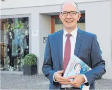  ?? FOTO: SIMON NILL ?? Freut sich auf weitere Bewerbunge­n: Josef Hodrus, Vorstandss­precher der Volksbank Allgäu-Oberschwab­en.