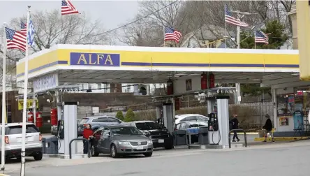  ?? PAUL CONNORS / BOSTON HERALD ?? ‘GOT TO BE SCARY’: Alfa gas station located at 4139 Washington Street was the scene of a fatal shooting Friday night in Roslindale.