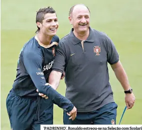  ??  ?? ‘PADRINHO’. Ronaldo estreou-se na Seleção com Scolari