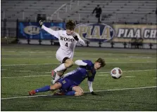  ?? MARSHA GRIMM/FOR MEDIANEWS GROUP ?? Wood’s Logan Save tries to push the ball forward against Hampton on Saturday night.