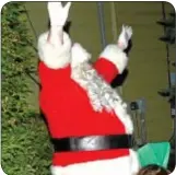  ?? Photo by Jeff Goldberg ?? Santa welcomes everyone at the tree lighting at Main and Afton.