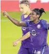  ?? ORLANDO SENTINEL FILE PHOTO ?? Former Pride striker Jasmyne Spencer, center, has pushed back from a torn ACL and is now helping OL Reign on and off the pitch.