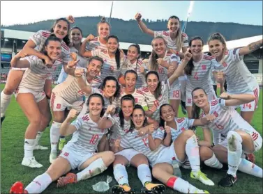  ??  ?? EN LA FINAL. La Selección femenina Sub-19 logró el billete para la final ante Dinamarca.