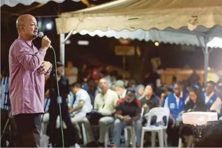  ?? PIC BY NUR ADIBAH AHMAD IZAM ?? 1Malaysia Developmen­t Bhd chief executive officer Arul Kanda Kandasamy speaking in Taman Lucky Garden in Bangsar, Kuala Lumpur, on Monday.