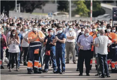  ?? Foto: dpa ?? Airbus-Mitarbeite­r demonstrie­rten am Dienstag in Madrid gegen den Abbau von 1.600 Stellen.