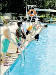  ?? Lynn Atkins/The Weekly Vista ?? Five- and 6-year-olds line up on the side of the pool, prepared to jump in when Coach Lisa Richards gives the cue. They can go to meets and compete with the other five- and six-year-olds in freestyle and the backstroke.